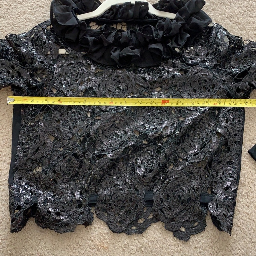 Vintage rose lace pattern and sequin blouse - Picture 4 of 7